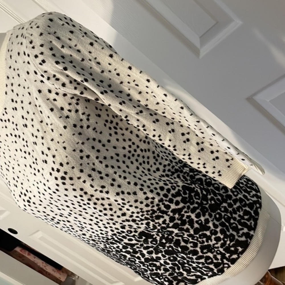 Ann Taylor black and white spotted three quarter sleeve sweater. GREAT CONDITION - Picture 3 of 6